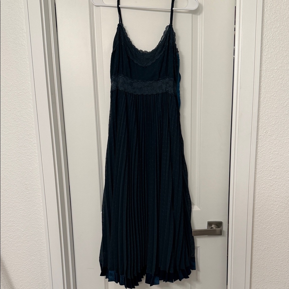 Lulu's dark green Lace Midi Dress